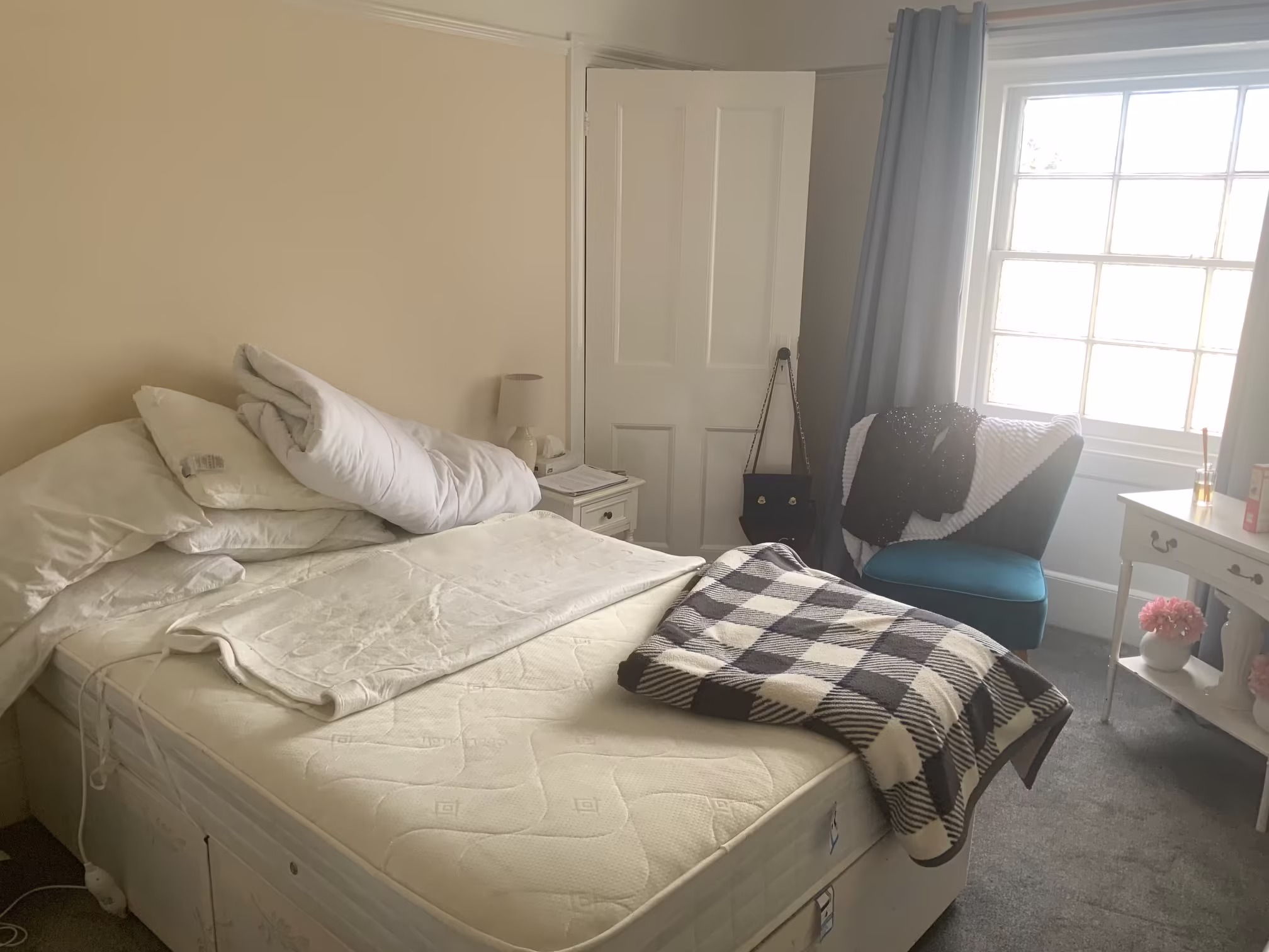 Town Outskirts Large Unfurnished One Bed Flat