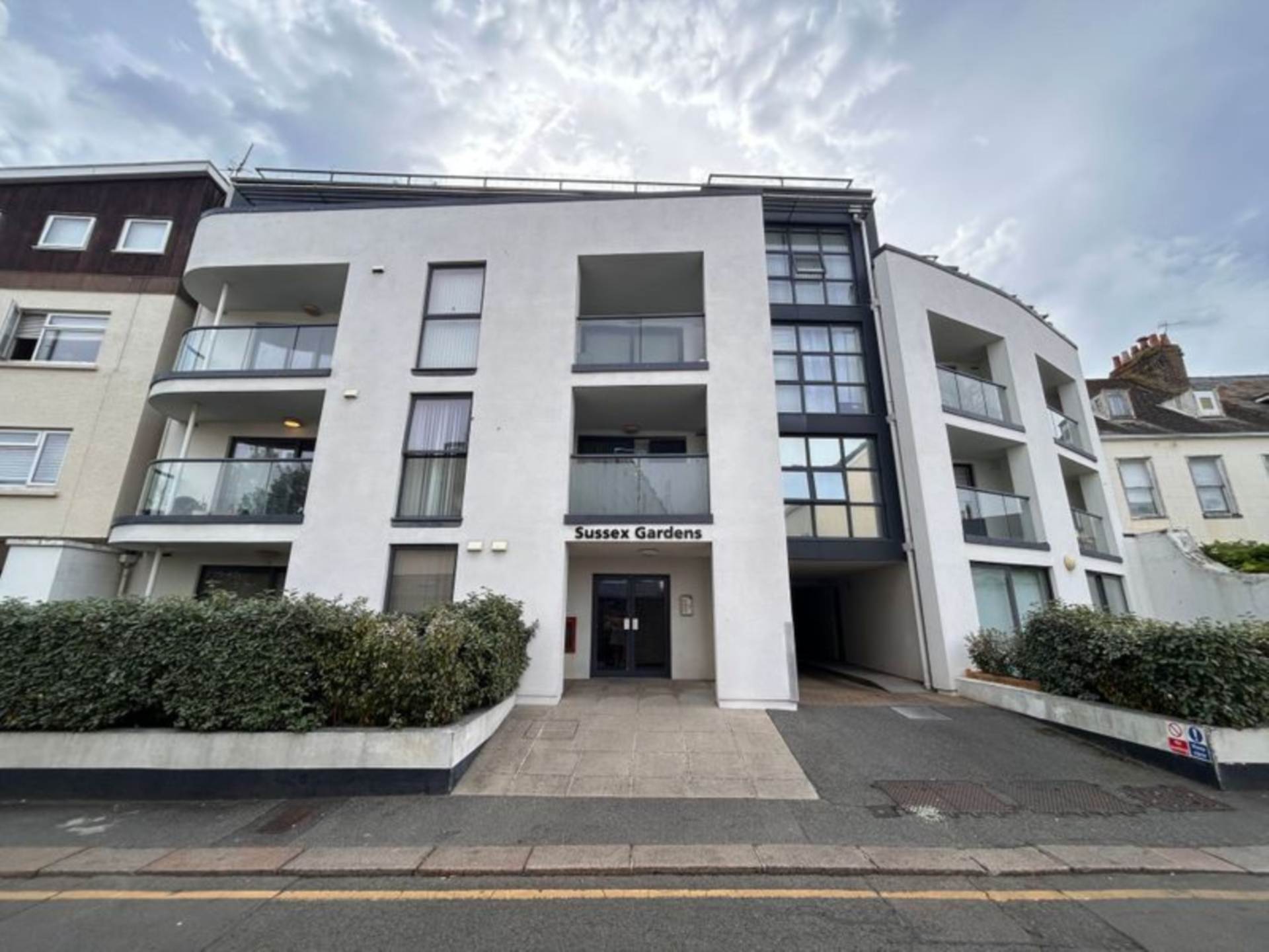 Sussex Gardens, Clarence Road