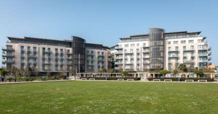 Le Capelain House, Castle Quay