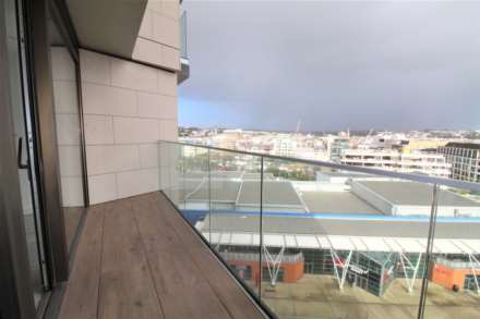 Waterfront, La Rue De L`Etau