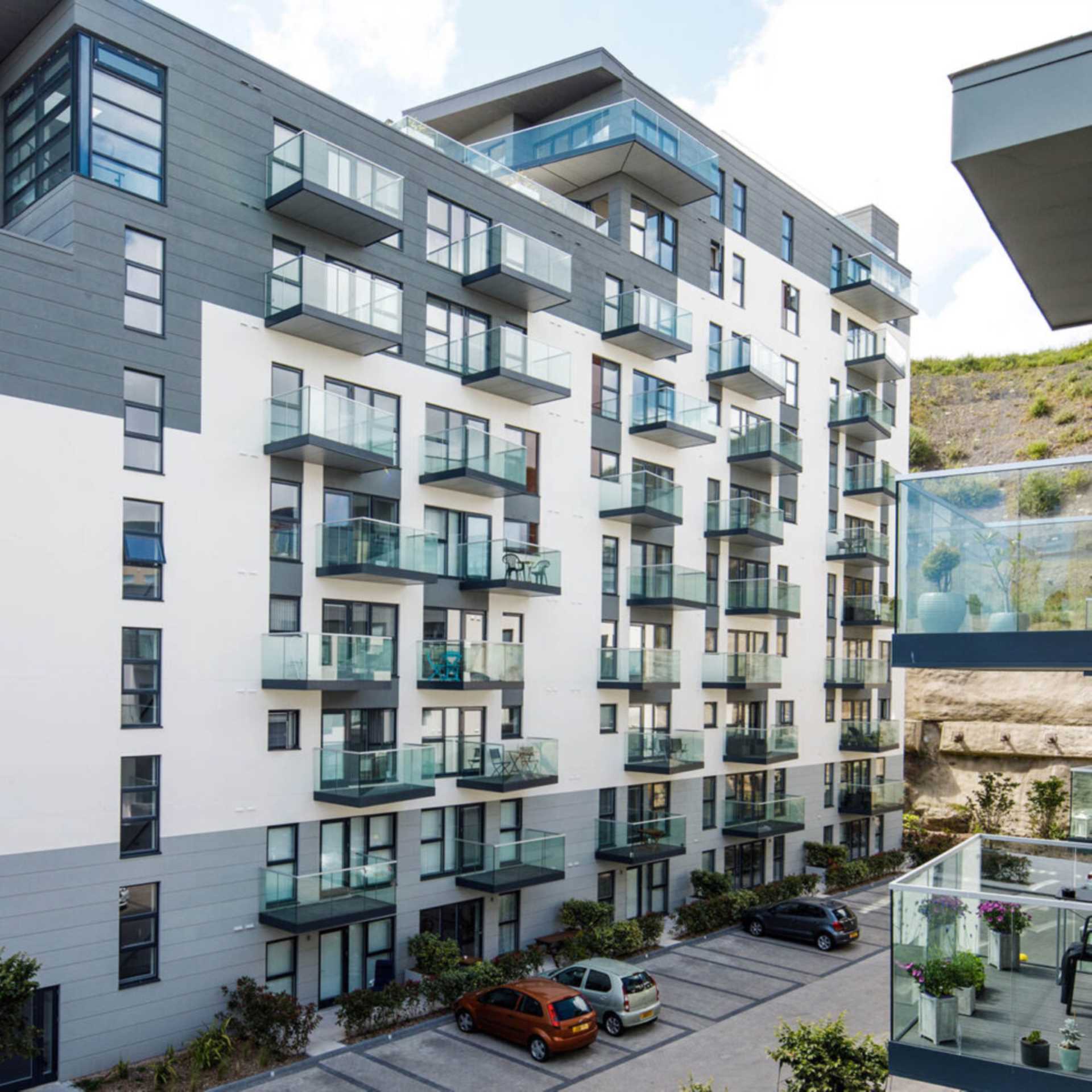 WESTMOUNT 2 BED 2 BATH APARTMENT WITH PARKING AND BALCONY AVIALABLE FROM JANUARY CAN BE VI…