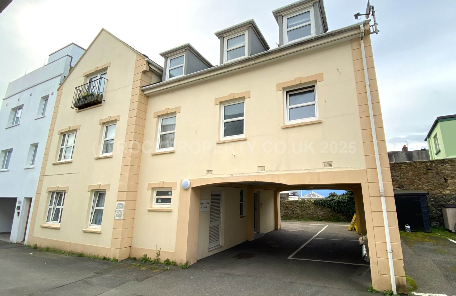 Spacious Ground Floor 2 Bed Flat, Brighton Road