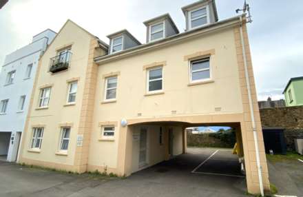 Spacious Ground Floor 2 Bed Flat, Brighton Road