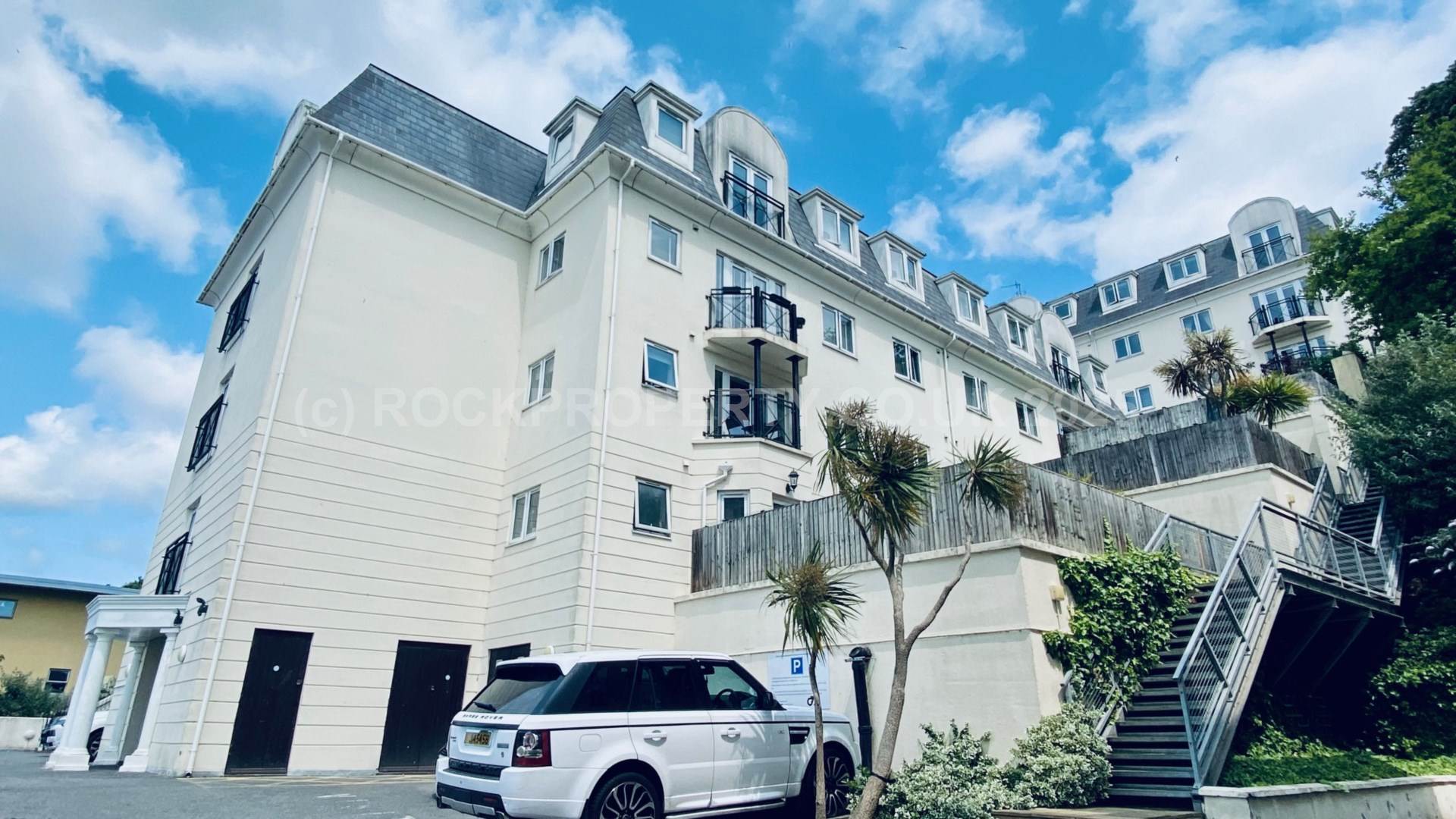 SPACIOUS 2 BED + BALCONY, Woodville Apartments, St Saviour's Road