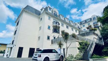 SPACIOUS 2 BED + BALCONY, Woodville Apartments, St Saviour`s Road
