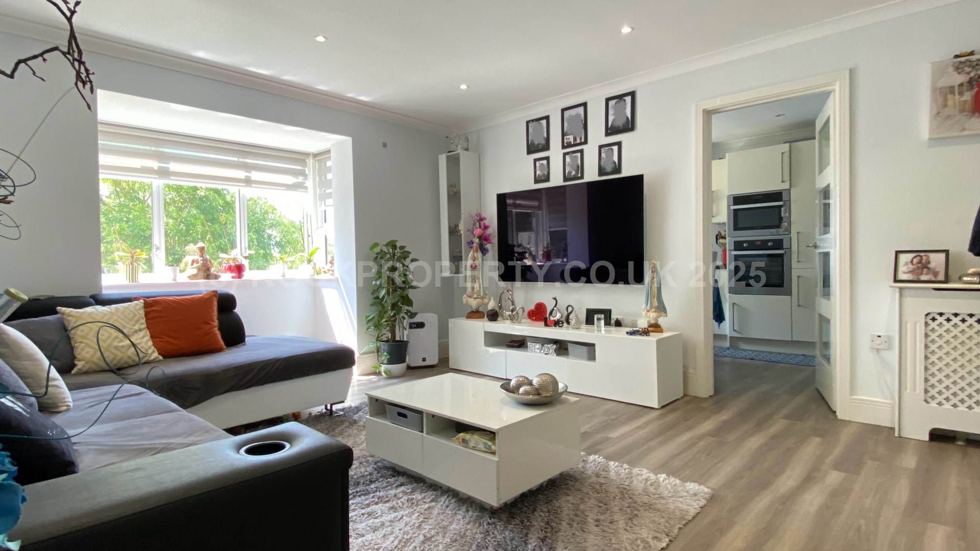 Large 2 Bed Apartment, Rue De Maupertuis, St Clement