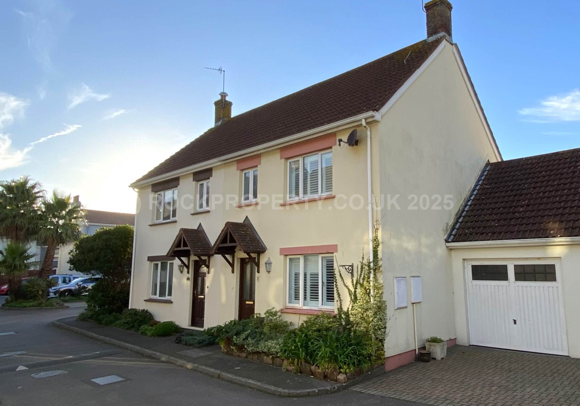 LET AGREED BY ROCKPROPERTY, Tower Gardens, Mont Cochon