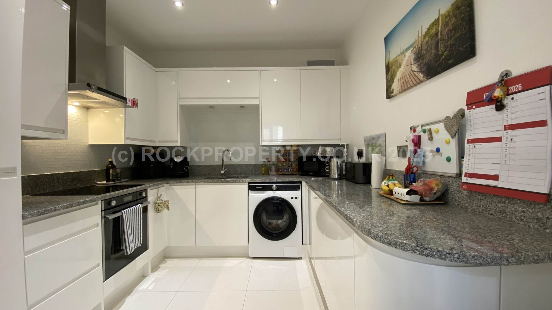 Large 2 Double Bed + Parking, Royal Bank Court, Mont Millais
