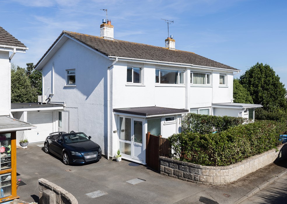 12A ABBOTSMOUNT COURT