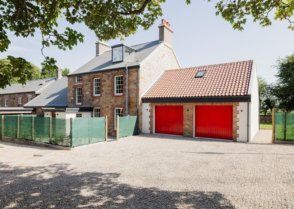 The Farmhouse, 1 La Porte
