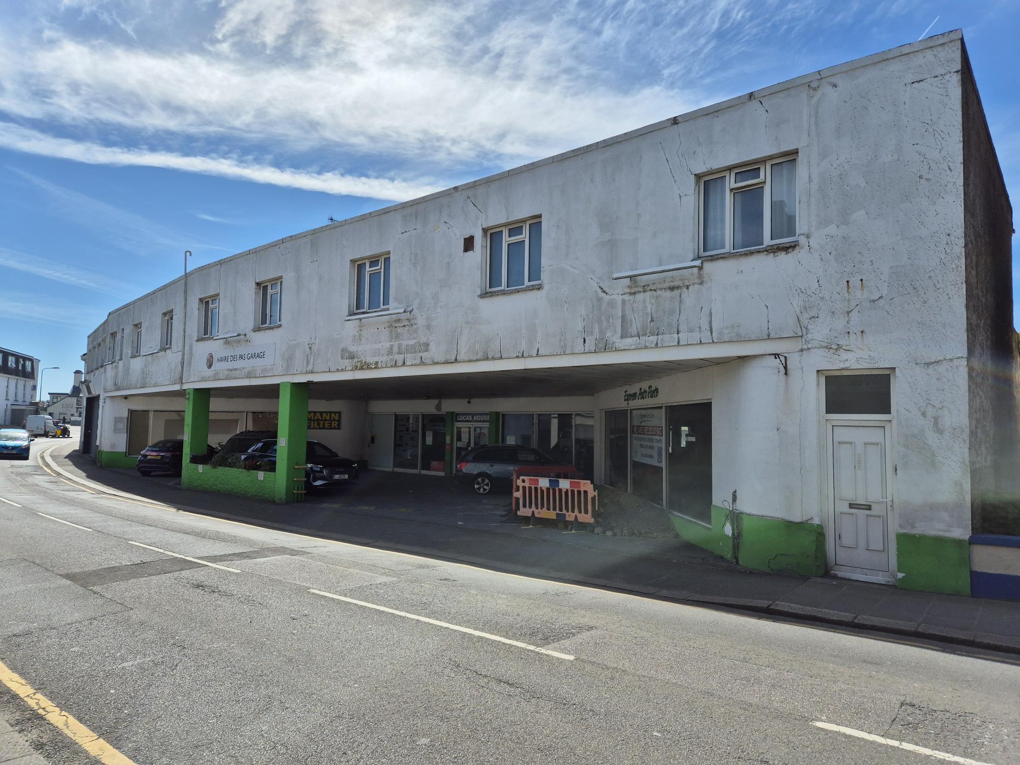 Lucas House - Retail