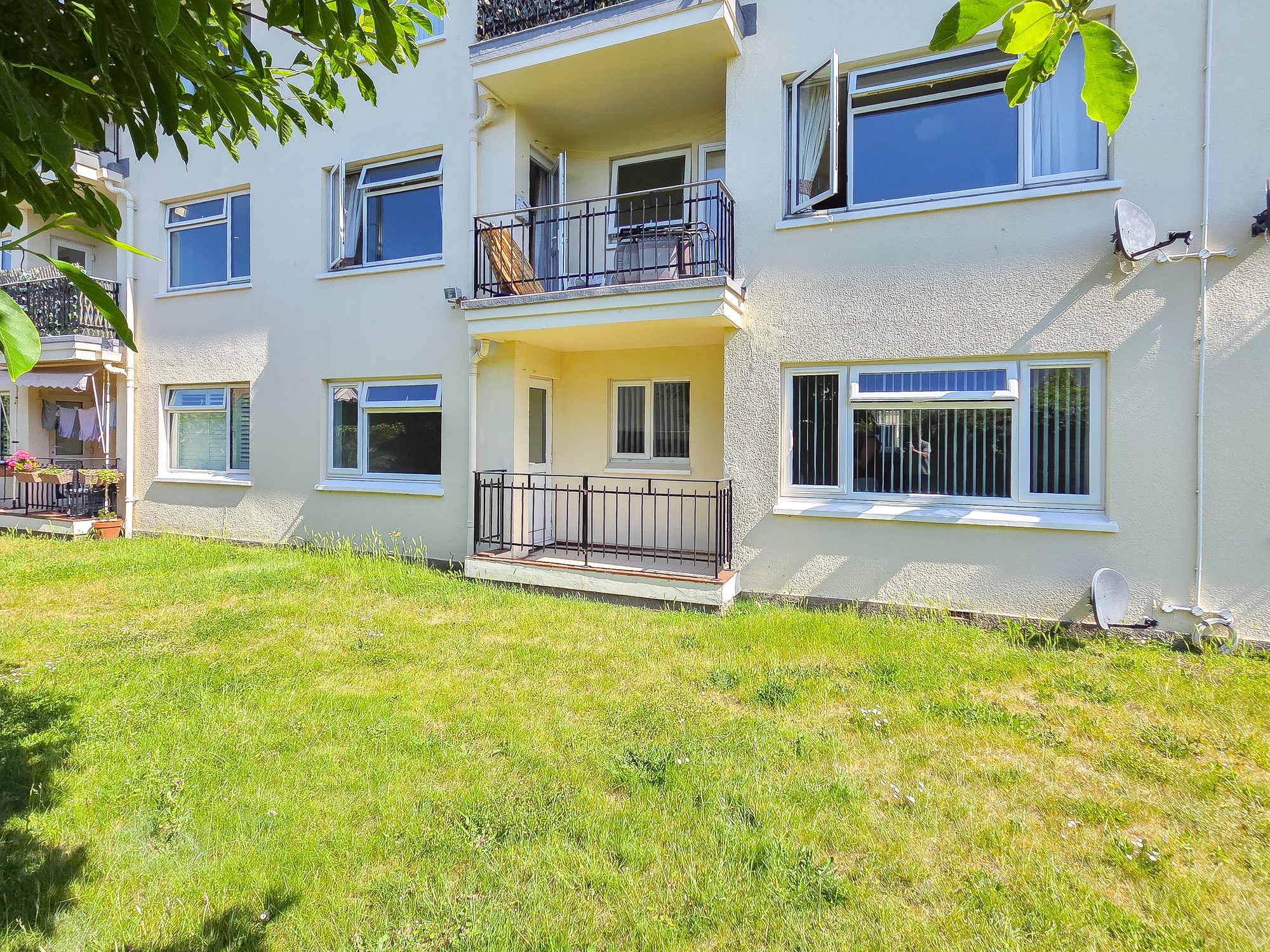13 Apple Tree Court, St Saviour