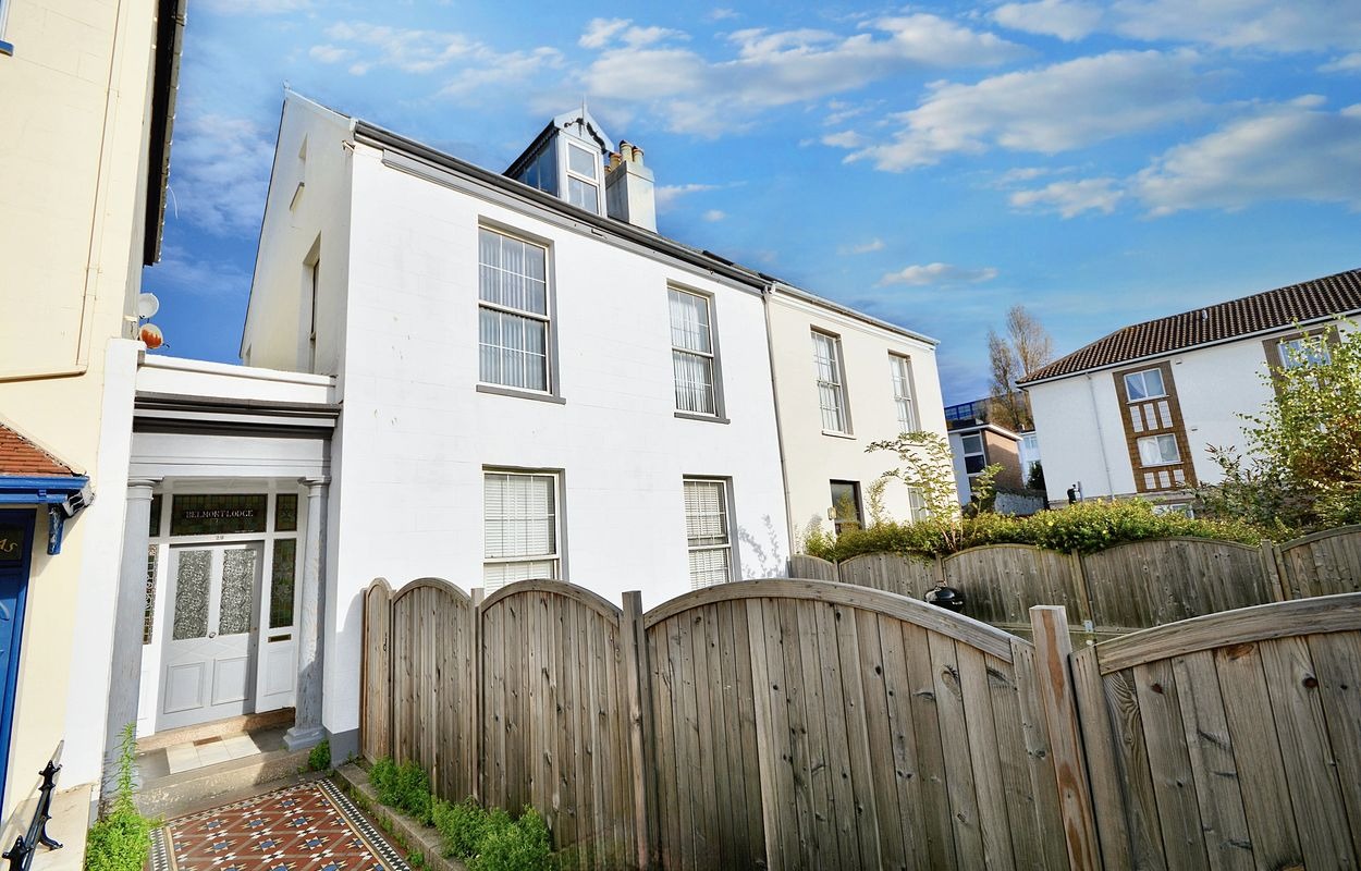 Flat 4, 29 Simon Place
