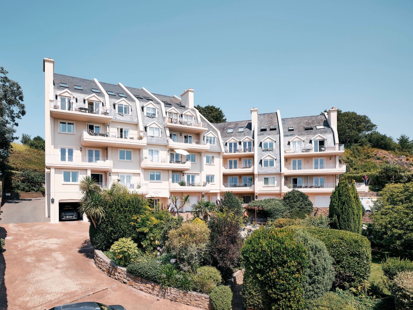 La Colline Court