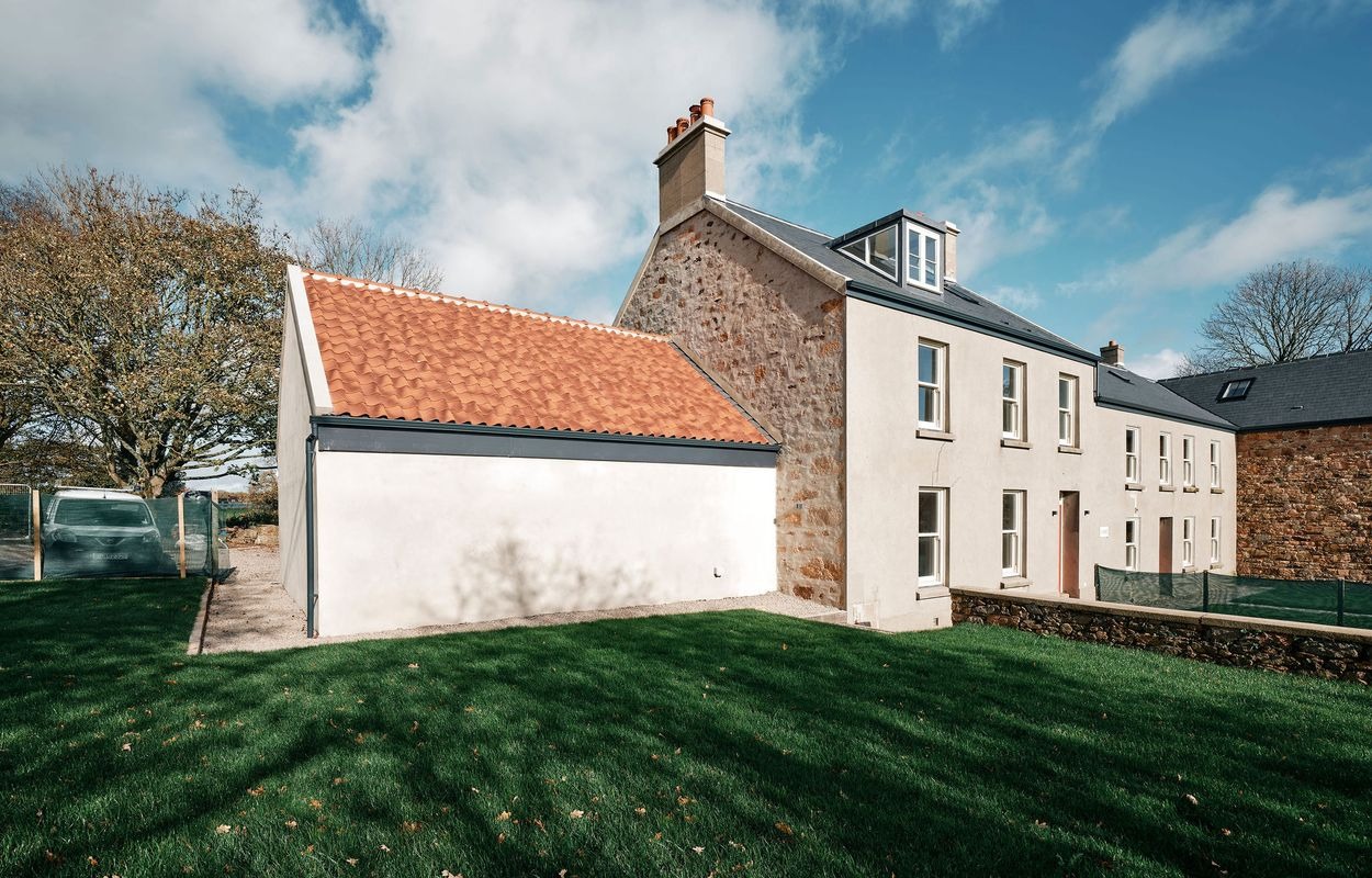 The Farmhouse, 1 La Porte