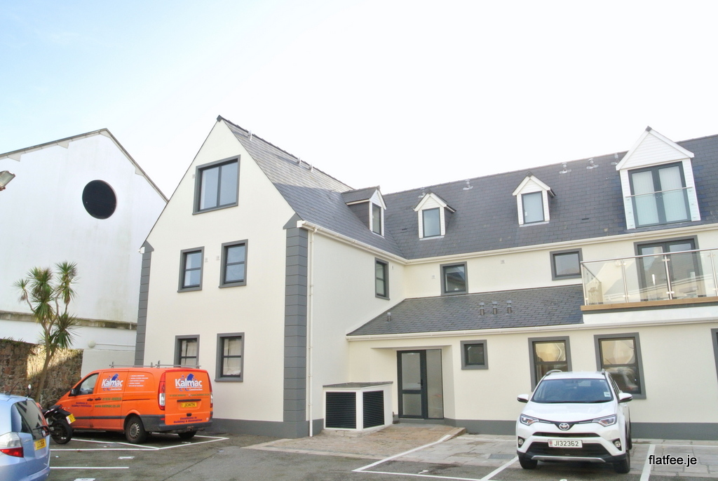 Spacious 2 Bedroom Top Floor Apartment with Parking – First Tower