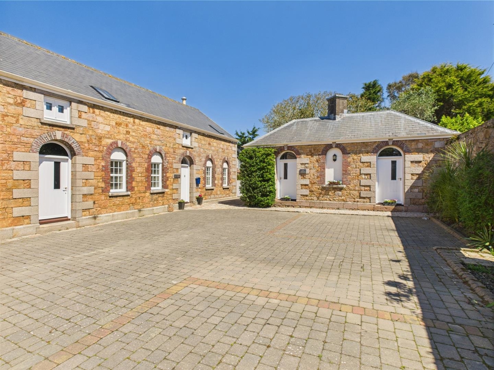Oak Mews, St. Peter