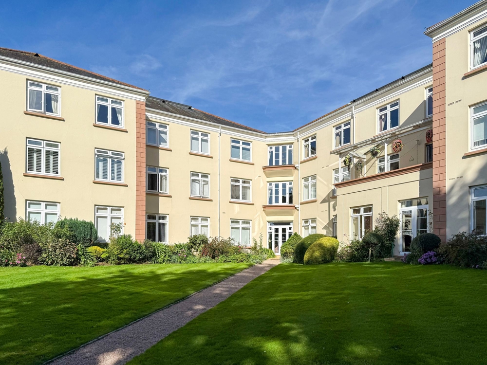12 Oaklands Manor, St. Saviour