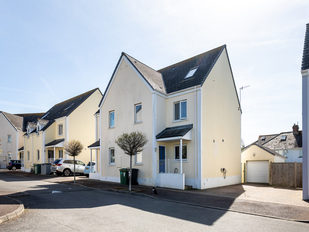 Longueville Road, St. Saviour