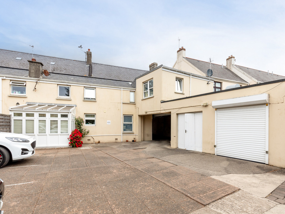 Longueville Road, St. Saviour