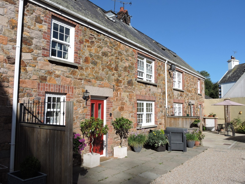 NOW LET! 3 Bed Mid-Terrace Mews Cottage, St Saviour, St. Saviour