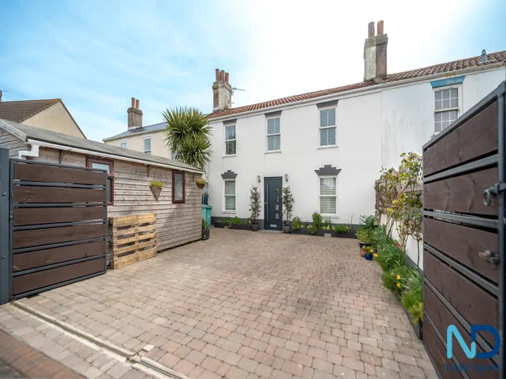 Lanterna, 9 Rosemount Cottages, James Road, St Saviour, JE2 7RR, St. Saviour