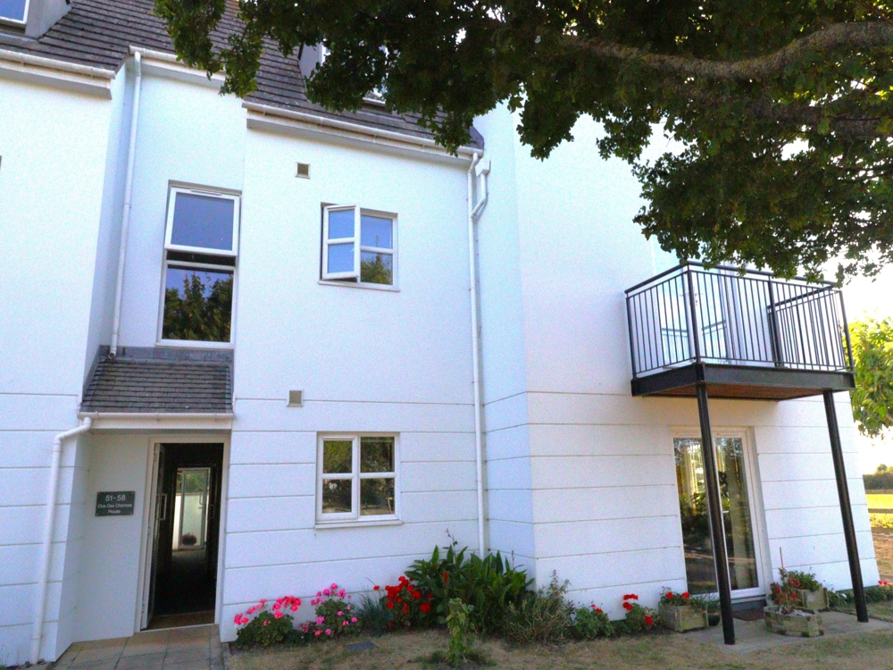 Spacious 1 bed apartment, Clos des Charmes, St Peter, St. Peter