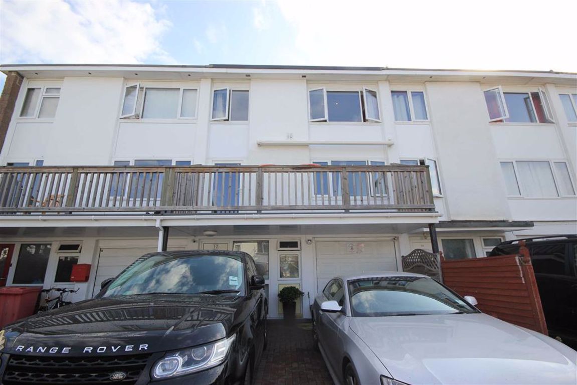 Spacious 4 Bedroom Family Home