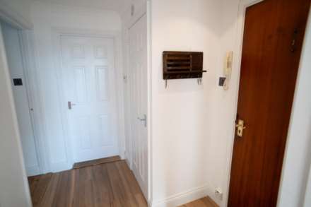 St Saviour rental available straight away