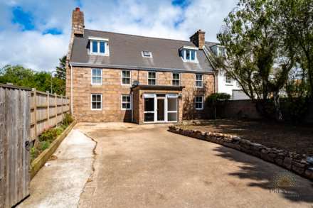 Pontac - Spacious family home - Qualified