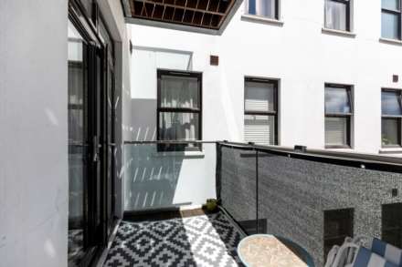 Modern 1 Bed + Balcony, Bath Street, St Helier