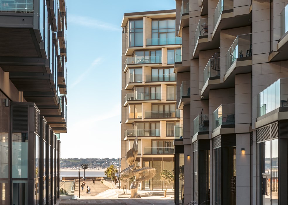 APARTMENT E111, HORIZON EAST