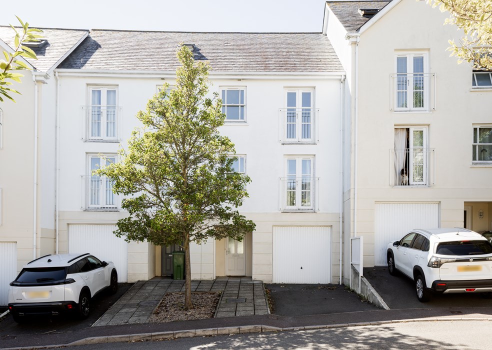 6 Uplands Drive