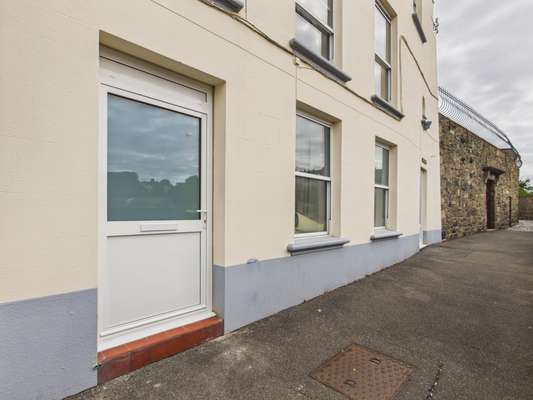 Flat 5, The Highlands