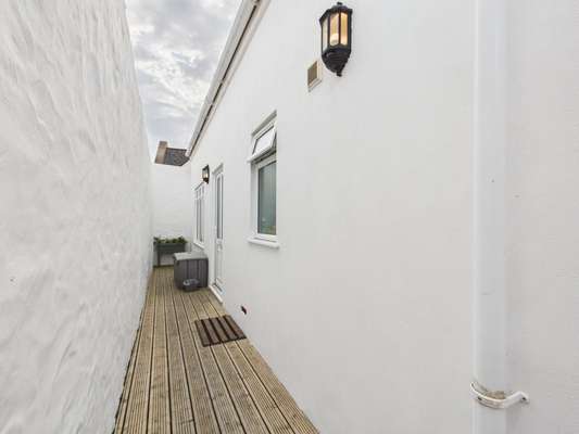 2 Hideaway Cottages
