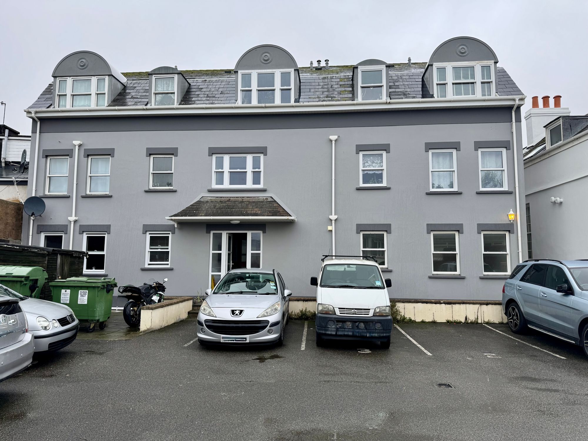 Flat 8 Robins Court, St Helier
