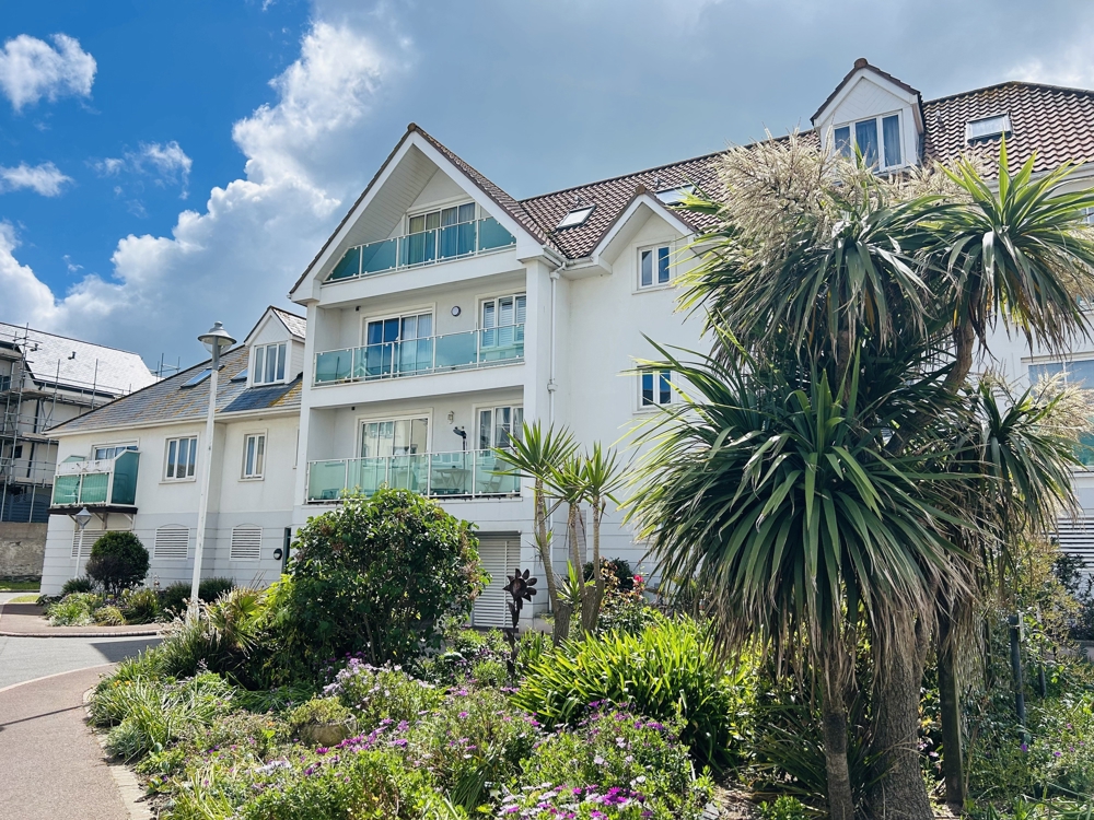 7 Shoreline Seapoint, La Grande Route De La Cote, St. Clement