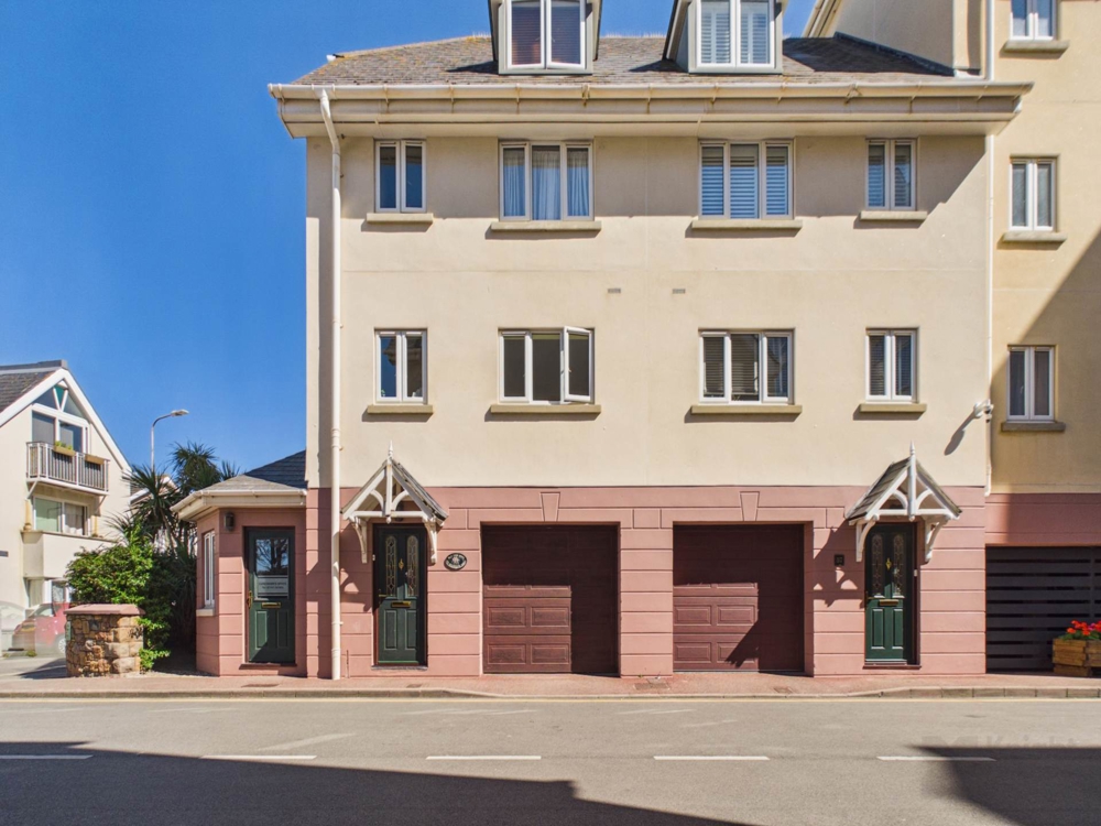 Greve D`Azette, St. Clement